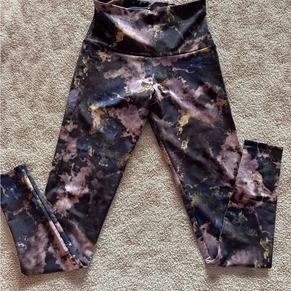 Onzie XS marble leggings. Like new, worn a couple times.